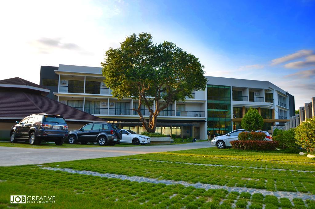 Rivermount Hotel y Resort Sarrat Exterior foto