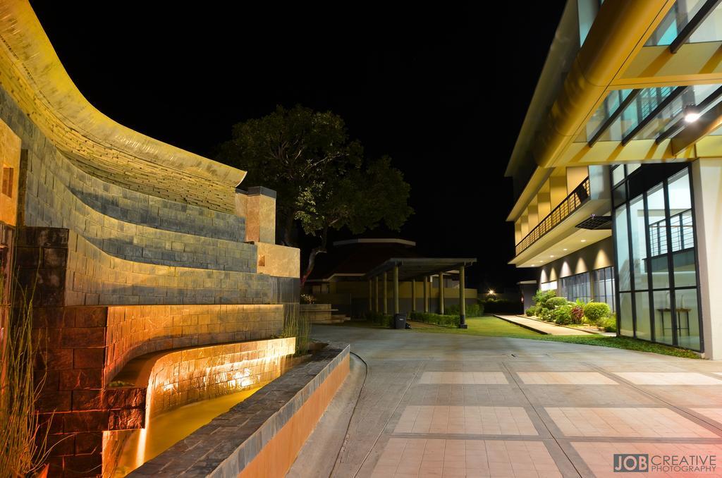 Rivermount Hotel y Resort Sarrat Exterior foto
