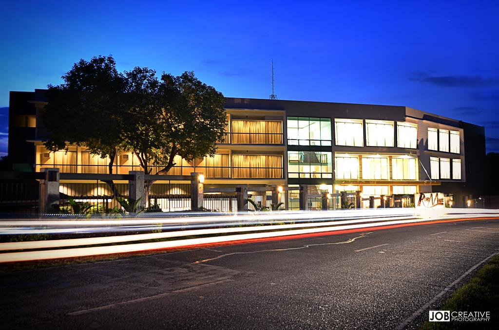 Rivermount Hotel y Resort Sarrat Exterior foto