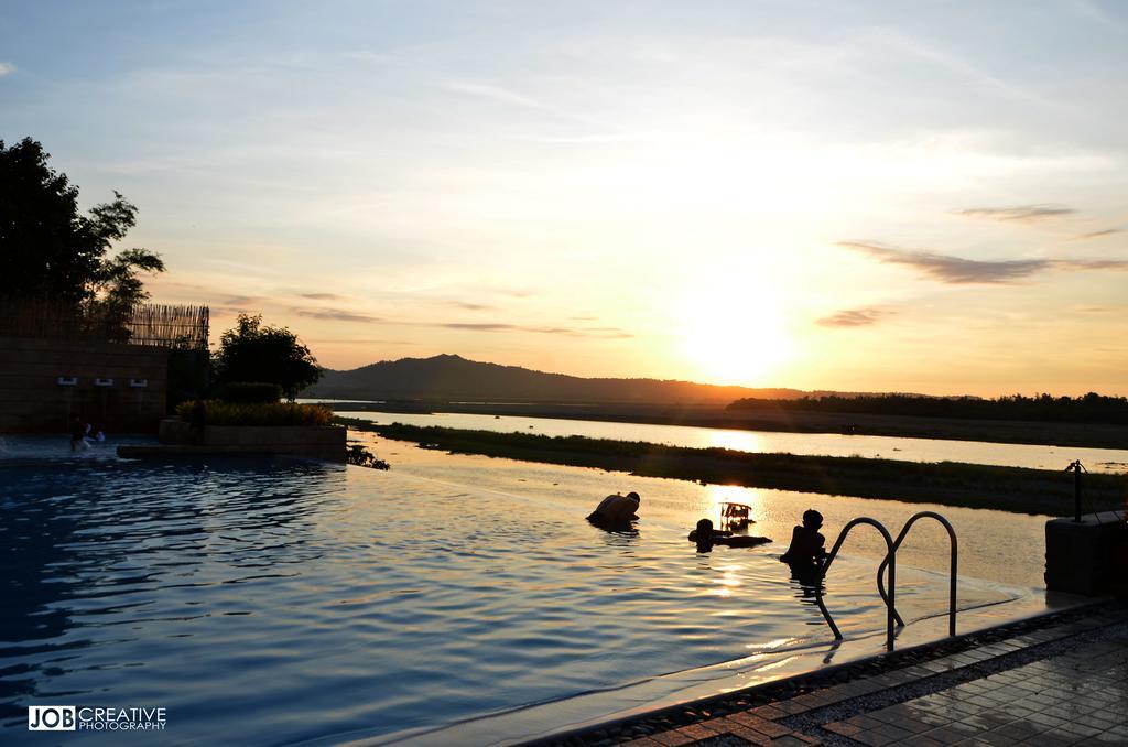 Rivermount Hotel y Resort Sarrat Exterior foto
